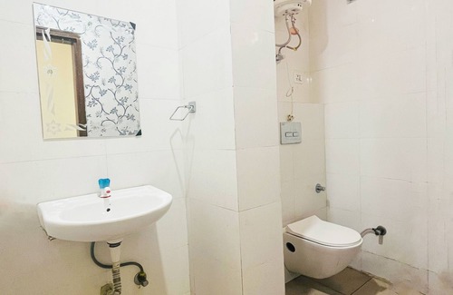 Shalimar Bagh Hotel | Roomshala 168 Startlight Suites