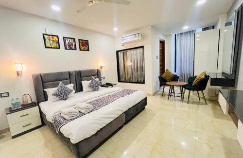 DLF Farms Hotel | Roomshala 183 Hotel Aroma