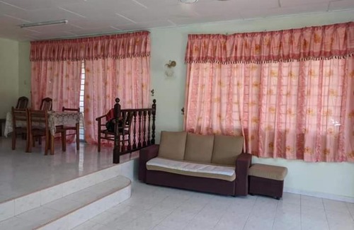 Kampung Nibung Casa | Roomstay Pink Bukit Besar