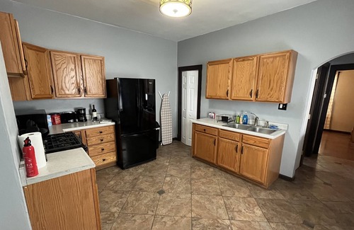 The Hill Casa | Roomy 1 Br House on The Hill! Mins to Attractions