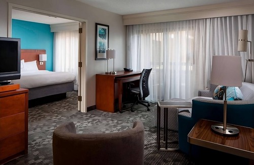 Boca Raton Hotel | Roomy 1BR Suite w/ Heated Pool, Breakfast & Pet-Friendly Amenities Await