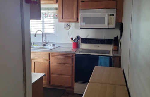 Yuma Casa | Roomy 2 bedroom home with Az.room. WiFi, Hi-Fi, Air Condition playhouse in Yuma