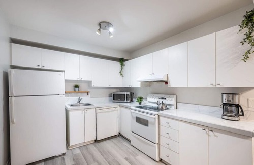 Hochelaga Apartamento | Condominio reformado y totalmente amueblado cerca de metro con parking.