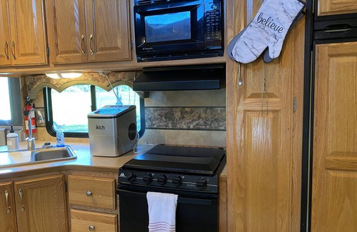 Combs Casa | Roomy 3 Bed RV- Near the White River, Fishing, Trails and Hunting