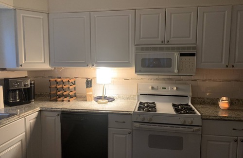Cottage Line Apartamento | Roomy Beachfront Apartment! Game room, big deck, 2 bed/2 bath!