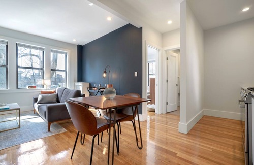 Brighton Apartamento | Roomy Brighton 2BR near St. Elizabeth's Hospital, by Blueground