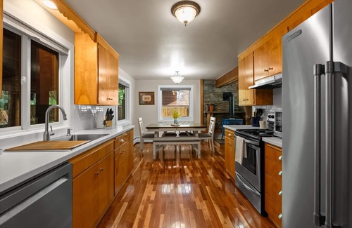 West Glacier Cabina | Roomy Cabin in West Glacier Village
