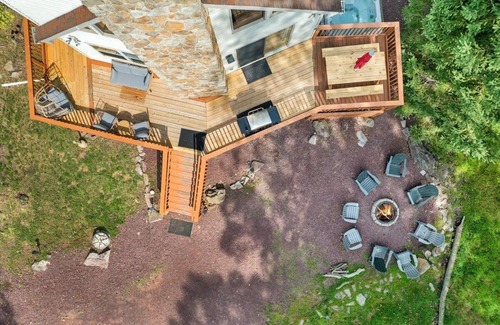 Lake Harmony Estates Chalet De Esquí | roomy CHALET-3 mts WALK2LAKE w/LINENS/FIREPIT/HOTTUB/GAMES/BB&JACK FROST Ski mts