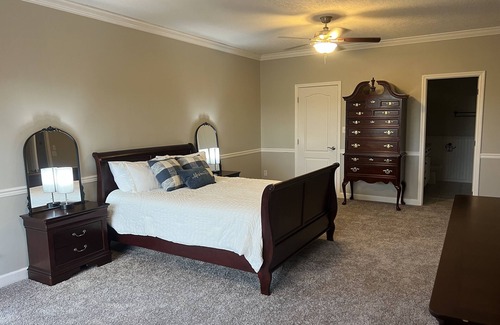 Kingston Condominio | Roomy Condo overlooking Watts Bar Lake and downtown Kingston