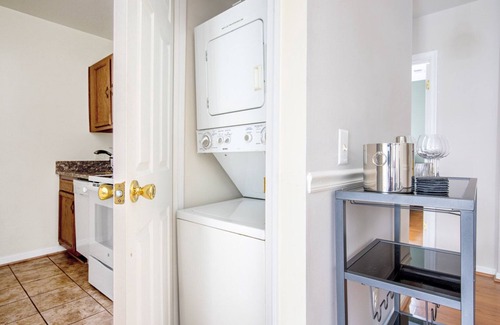Adams Morgan Apartamento | Roomy Dupont Circle 2BR nr. U Street, Metro & Glen’s Mkt, by Blueground