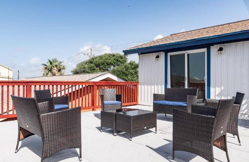 Galveston Casa | Roomy Home 5 mins from attractions