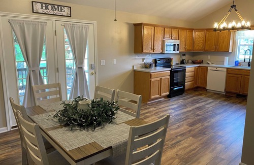 Jeffersonville - Clarksville Casa | Roomy home in River Ridge area of Jeffersonville
