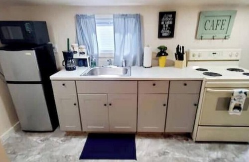 North Weymouth Apartamento | Roomy home near Beach & Boston Free parking