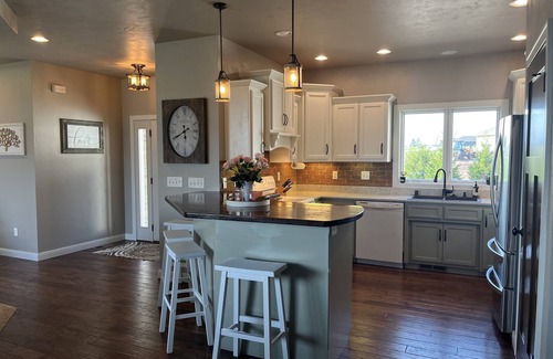 Butte Des Morts Casa | Roomy home on 18 acres 15 Min to EAA Airventure