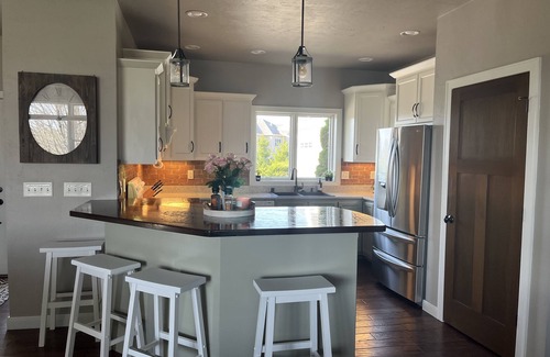 Butte Des Morts Casa | Roomy home on 18 acres 15 Min to EAA Airventure