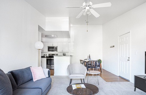 Milpitas Apartamento | Roomy Milpitas 2BR w/ W/D, Gym, Pool + Spa, near freeways, by Blueground