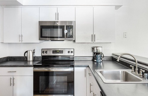 Milpitas Apartamento | Roomy Milpitas 2BR w/ W/D, Gym, Pool + Spa, near freeways, by Blueground