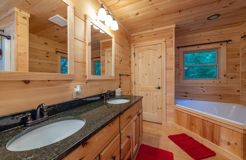 Fairview Casa | Rooster Nest New Spacious Cabin 69