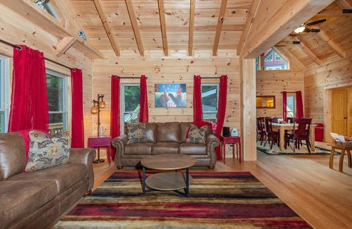 Fairview Casa | Rooster Nest New Spacious Cabin 69