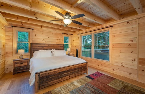 Fairview Casa | Rooster Nest New Spacious Cabin 69