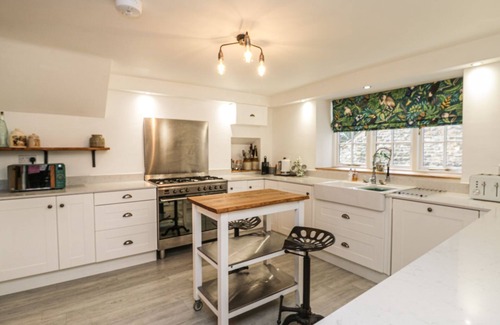 Thornton Dale Cabaña | RORTY CRANKLE, pet friendly, with open fire in Thornton Dale