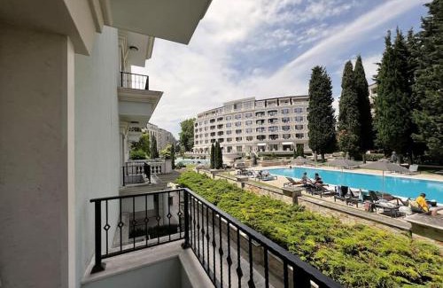Saints Constantine and Helena Apartamento | Rosie's Cozy Bright Apartment Summer Paradise