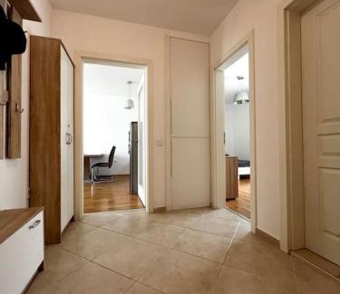 Saints Constantine and Helena Apartamento | Rosie's Cozy Bright Apartment Summer Paradise