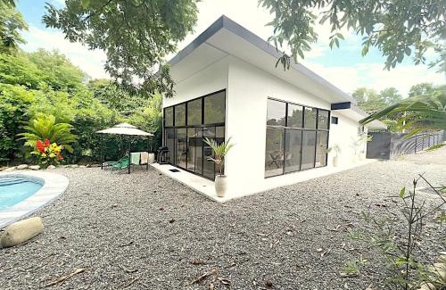 Uvita Villa | Ros Villa, Lujo con Piscina Privada a 10 Minutos de la Playa