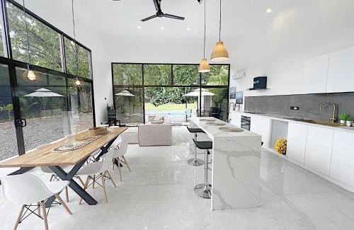 Uvita Villa | Ros Villa, Lujo con Piscina Privada a 10 Minutos de la Playa