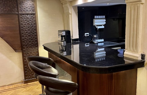 Taqseem Laselky Apartamento | Rosa Black Baccara Suites W Gym