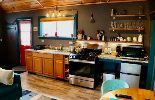 Margaretville Casa | Rosa Guesthouse - cozy studio apt. - mins to skiing. Pet friendly!
