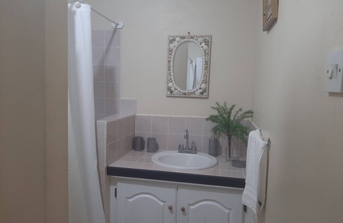 Kingstown Apartamento | Rosa's Apartment - Clean, Comfort and Convenience