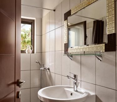 Alikanas Apartamento | Rosa Sea Front Maisonette