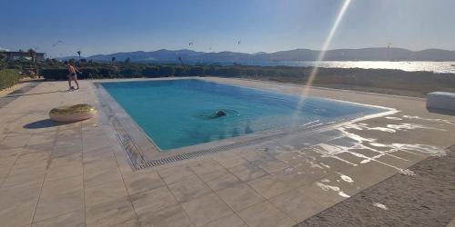 Paros Apartamento | Rosanna kite apartments by the sea & pool with sunset
