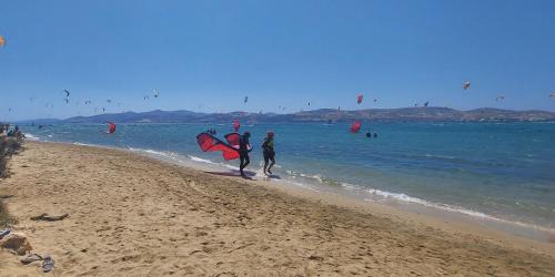 Paros Apartamento | Rosanna kite apartments by the sea & pool with sunset