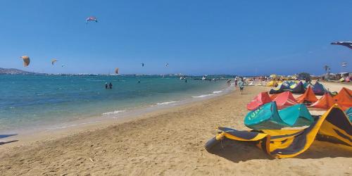 Paros Apartamento | Rosanna kite apartments by the sea & pool with sunset
