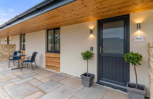 Mangotsfield Casa | Rose Barn, Recently Converted Modern Barn, Cotswolds