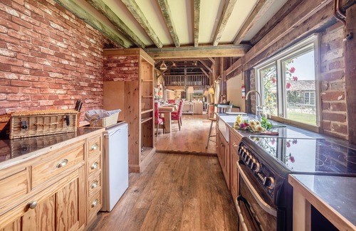Ipswich Casa | Restaurado con buen gusto, Rose Barn es el escondite perfecto para una pareja o familia.