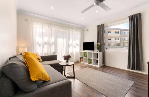 Rose Bay Apartamento | Rose Bay Retreat - light airy balcony AC & views