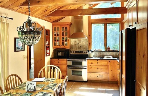 Oneonta Casa | Rose Cottage, un retiro de jardín botánico en la ciudad pero rodeado de naturaleza