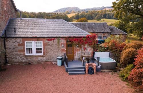 Arden Cabaña | Rose Cottage (Auchendennan) - sleeps 4 guests in 2 bedrooms