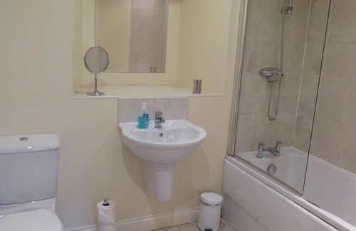 Arden Cabaña | Rose Cottage (Auchendennan) - sleeps 4 guests in 2 bedrooms
