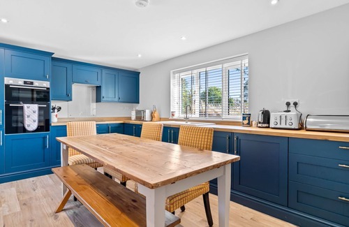 Bredons Norton Cabaña | Rose Cottage, Bredons Norton - sleeps 8 guests in 3 bedrooms