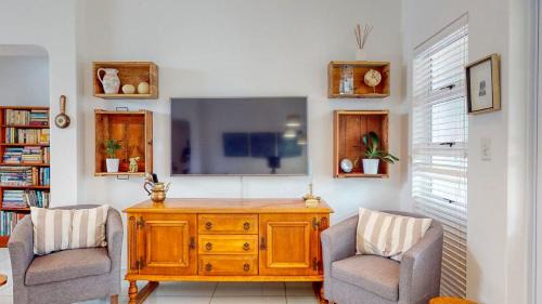 Port Edward Casa | Rose Cottage in Caribbean Estate