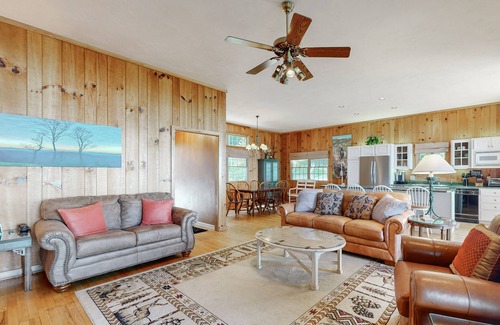 Lake Nantahala Cabaña | Rose Cottage - Incredible Views from this 2/2 in Sapphire NC