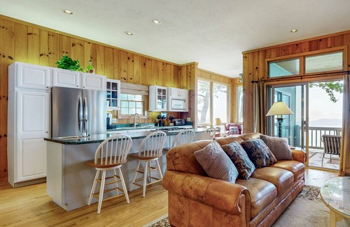 Lake Nantahala Cabaña | Rose Cottage - Incredible Views from this 2/2 in Sapphire NC
