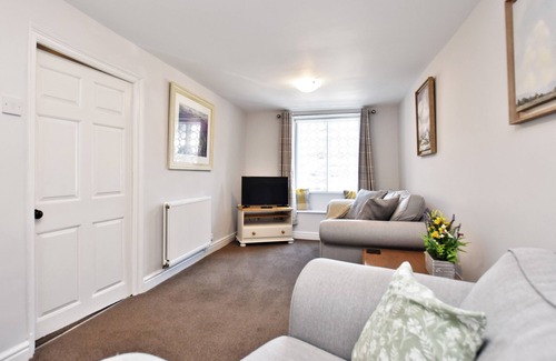 Cark Cabaña | Rose Dene Cottage adjacent to Stately Home & Gardens. Nr Cartmel & Lake District