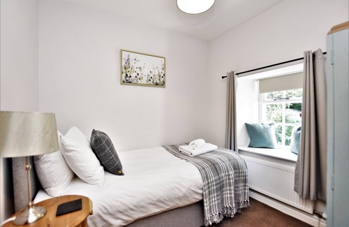 Cark Cabaña | Rose Dene Cottage adjacent to Stately Home & Gardens. Nr Cartmel & Lake District