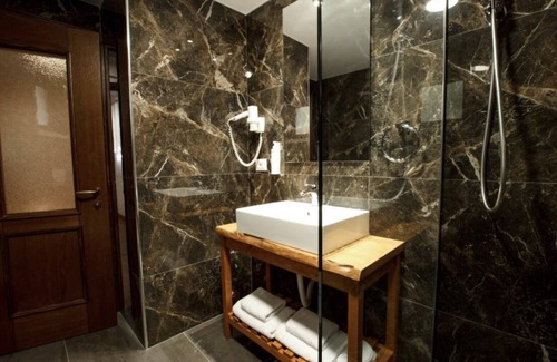 Gjirokaster Hotel | Rose Garden Hotel