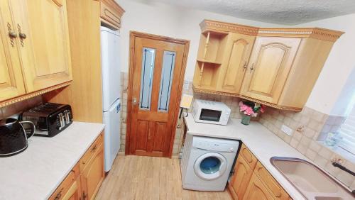 Gillingham Apartamento | Rose Villa- Great For Long & Short Stays!